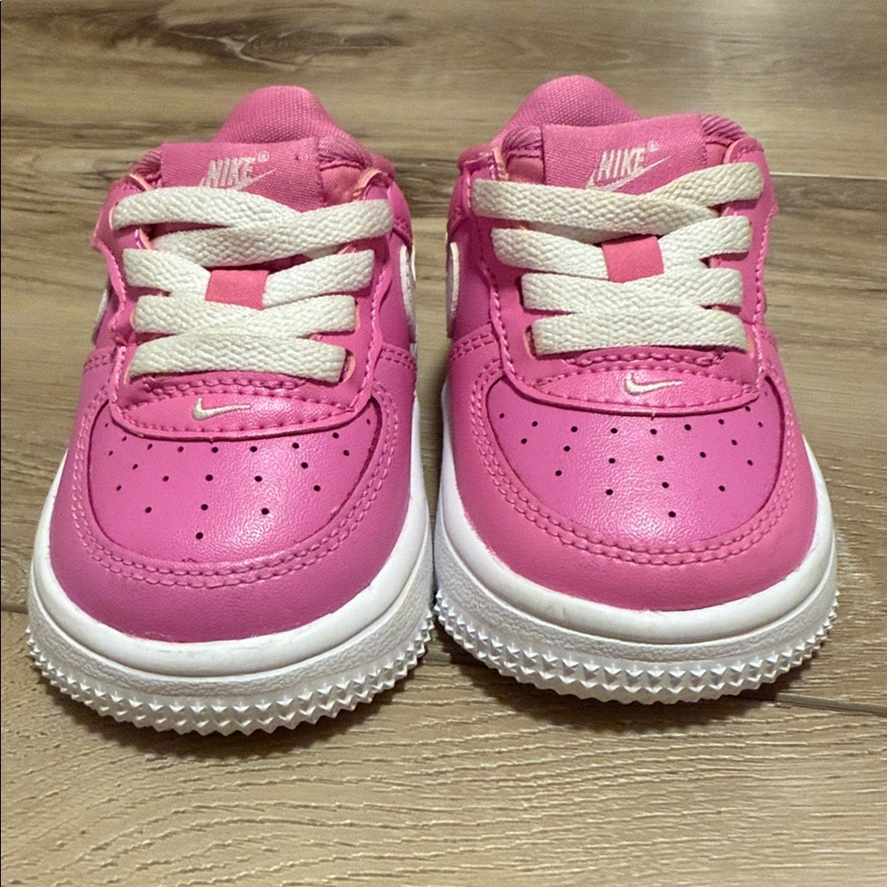 Nike Toddler Sneakers in Pink and White 4C.  Worn once! Like new! - Picture 8 of 9